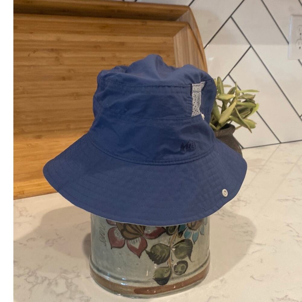 REI Built On Purpose 4Y-7Y sun hat with chin strap fold up or down blue gray